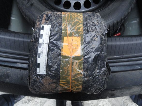 Почти 2,5 кг наркотиков обнаружили полицейские в багажнике иномарки в Кстове - фото 3
