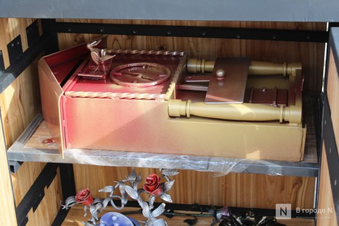 Танк-мангал и деревянные иконы: фоторепортаж с новой выставки от заключенных в Нижнем Новгороде - фото 102