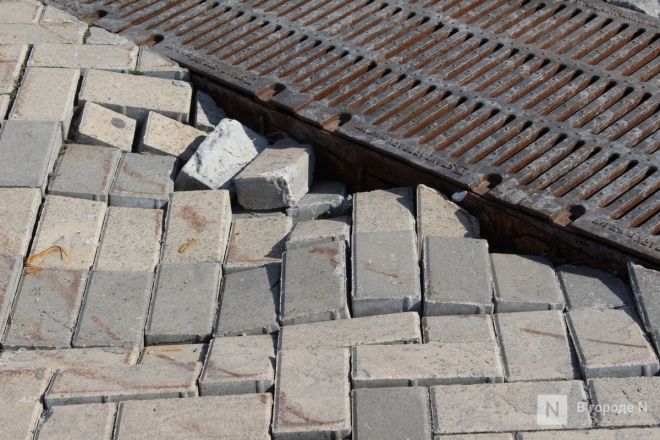 Трещит по швам: как выглядит центр Нижнего Новгорода после аномальной зимы — фоторепортаж - фото 143