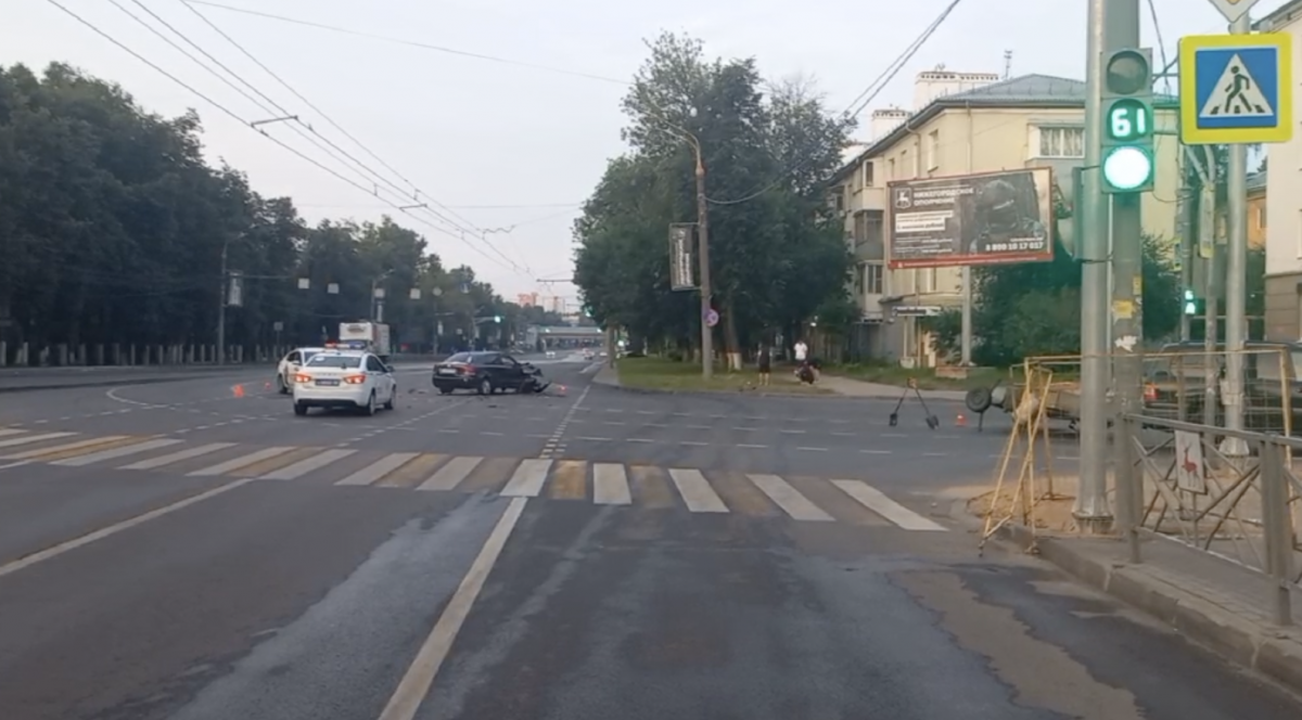 Водитель иномарки устроил ДТП с пострадавшими на проспекте Гагарина - фото 1