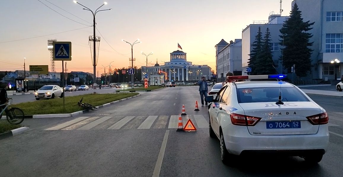 Машина сбила мальчика на велосипеде в центре Дзержинска - фото 1