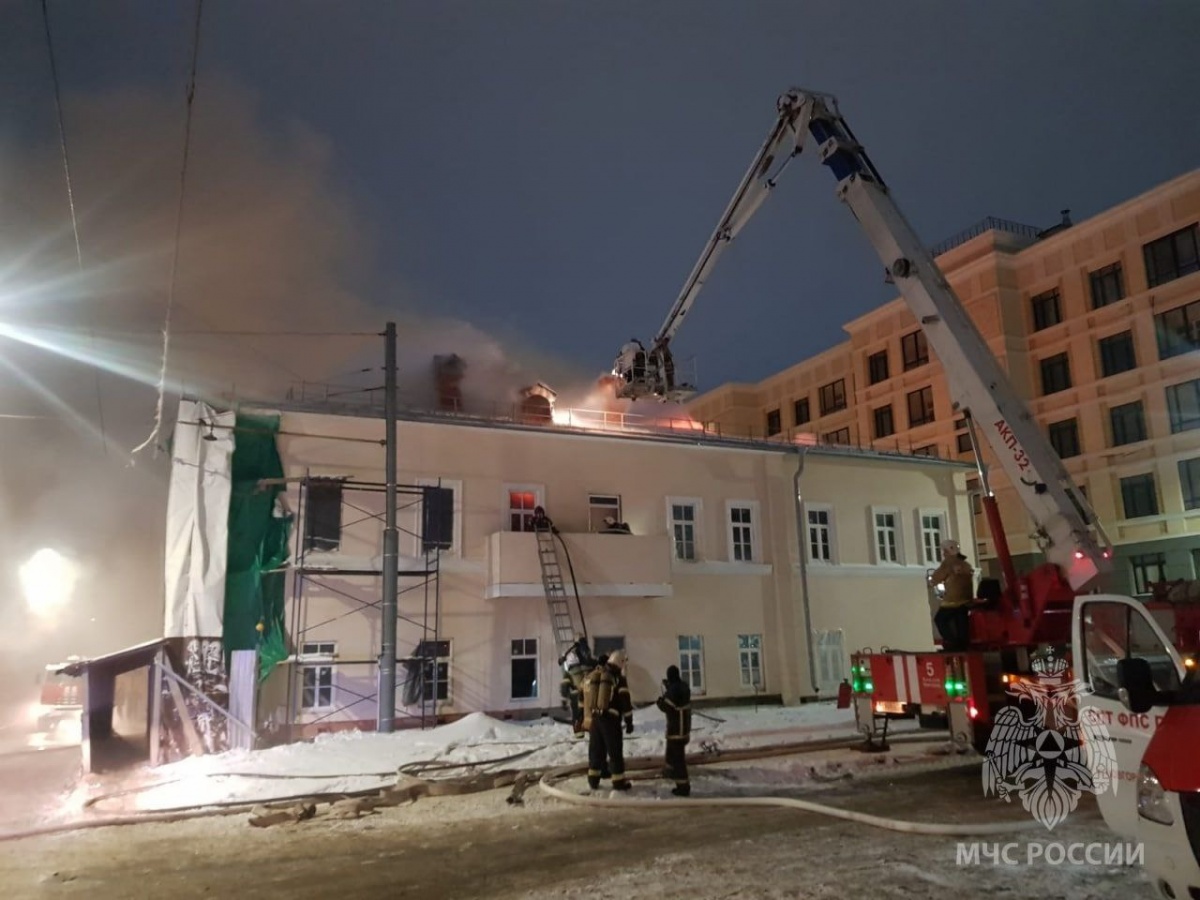 Пожар случился в реставрируемом здании в Нижегородском районе - фото 1