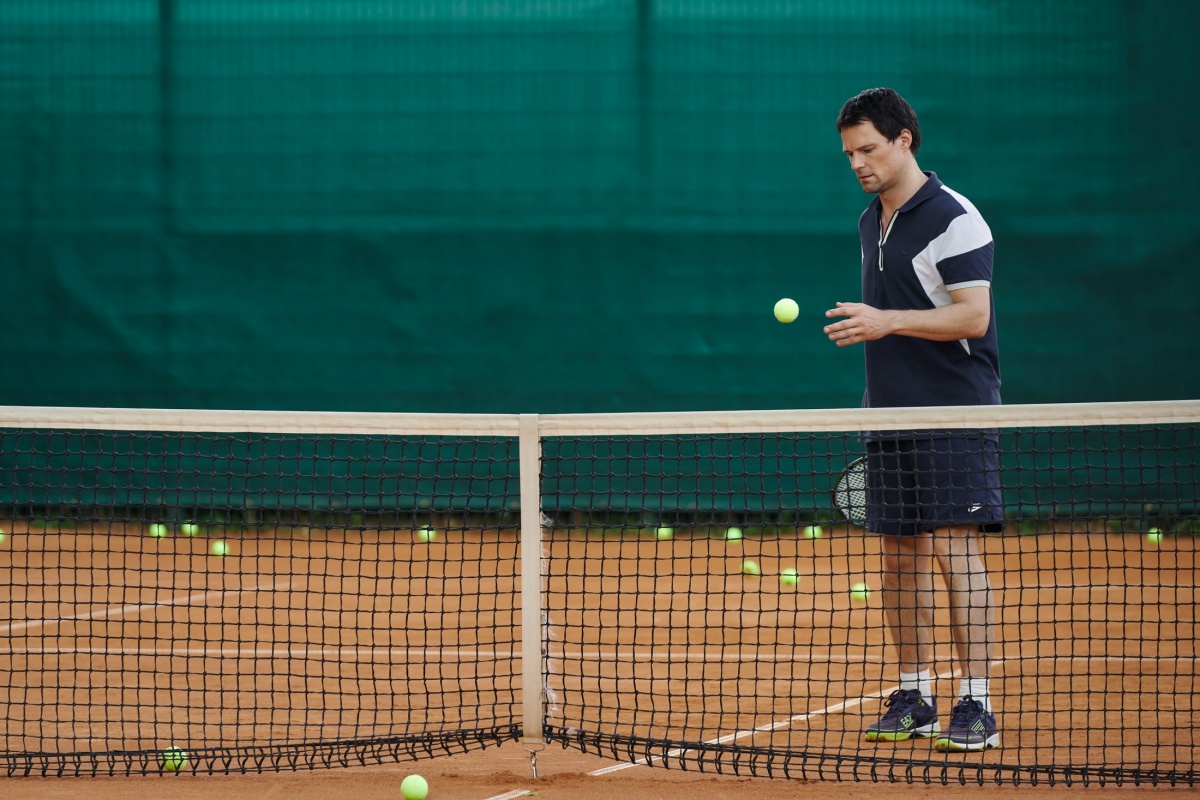 На корте Данила Козловский и Полина Гухман: начались съемки сериала &laquo;Игра на вылет&raquo; для Wink.ru - фото 4