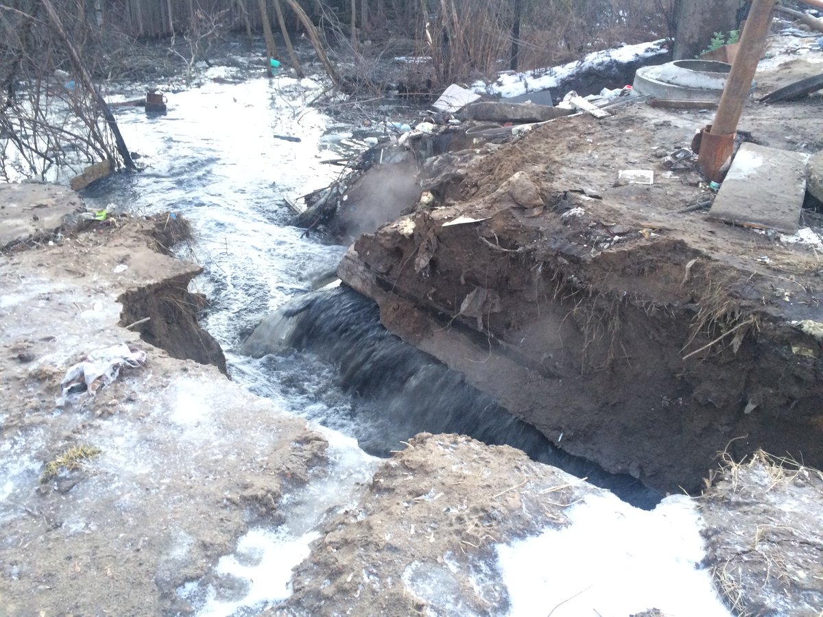 40 участков затопило стоками в СНТ «Красный кожевенник» из-за прорыва канализации