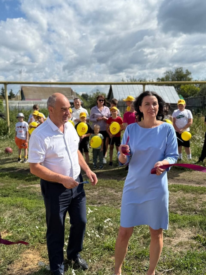 Депутат Гриневич открыла обещанную детскую спортплощадку в Гагинском округе - фото 2