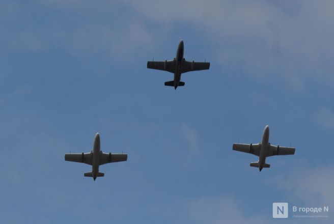 Фоторепортаж: парад в честь 80-й годовщины Победы прошел в Нижнем Новгороде - фото 106