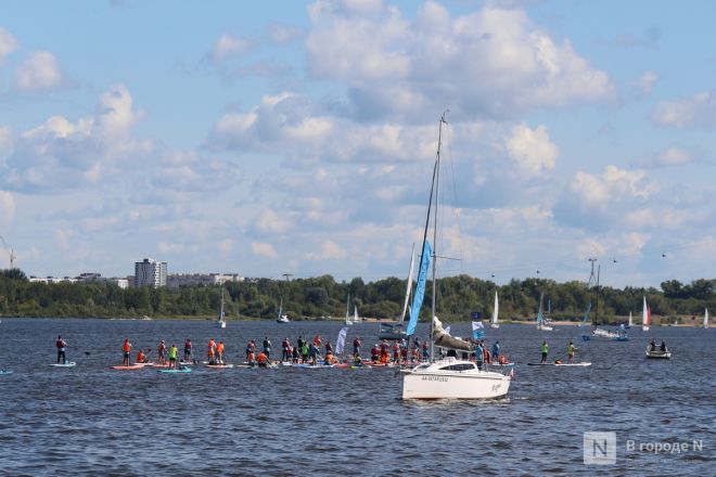 75 яхт и более 500 сапов вышли на Волгу в Нижнем Новгороде в День города - фото 77