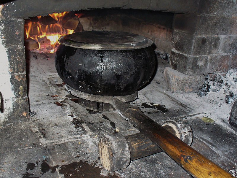 Русскую печь соорудил в квартире житель Володарска - фото 1