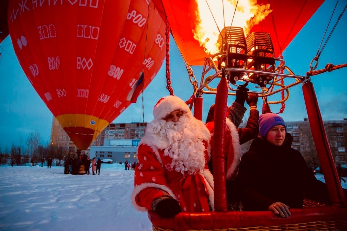 Около 500 нижегородцев поднялись в небо на «Рождественской фиесте»