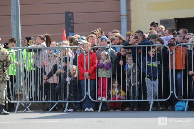 Фоторепортаж: парад в честь 80-й годовщины Победы прошел в Нижнем Новгороде - фото 220