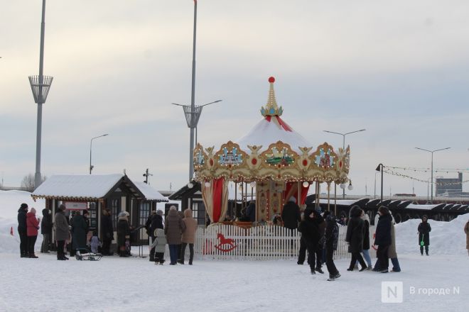 С блинами и в сугробах: как прошла Масленица в Нижнем Новгороде — фоторепортаж - фото 16