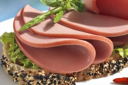 Курица вместо говядины и антибиотики: в Роскачестве рассказали, из чего делают докторскую колбасу