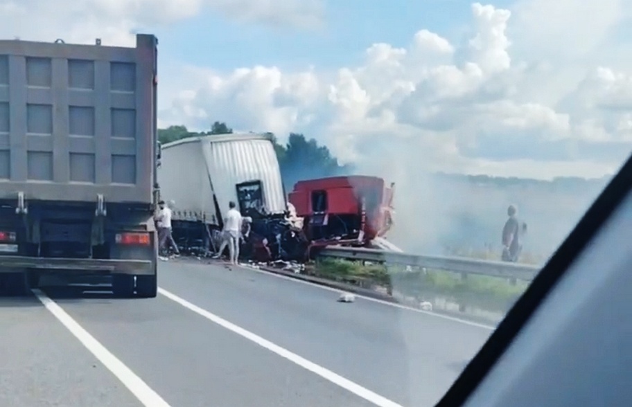 Один человек погиб при столкновении фут и легковушек в Нижегородской области - фото 1