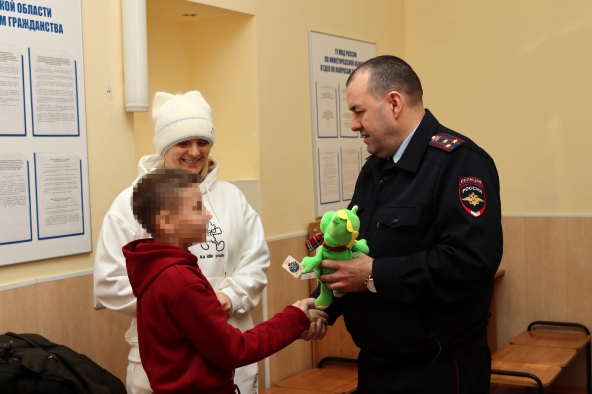 Нижегородские полицейские помогли семье, вернувшейся из Туркменистана - фото 1