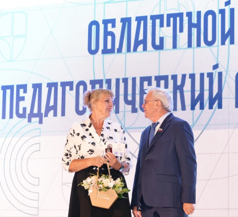 Спикер ЗСНО наградил заслуженных работников образования Нижегородской области - фото 1
