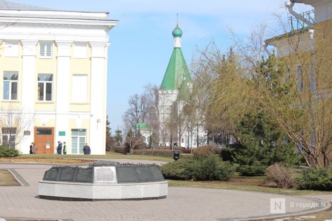 Трещит по швам: как выглядит центр Нижнего Новгорода после аномальной зимы — фоторепортаж - фото 46