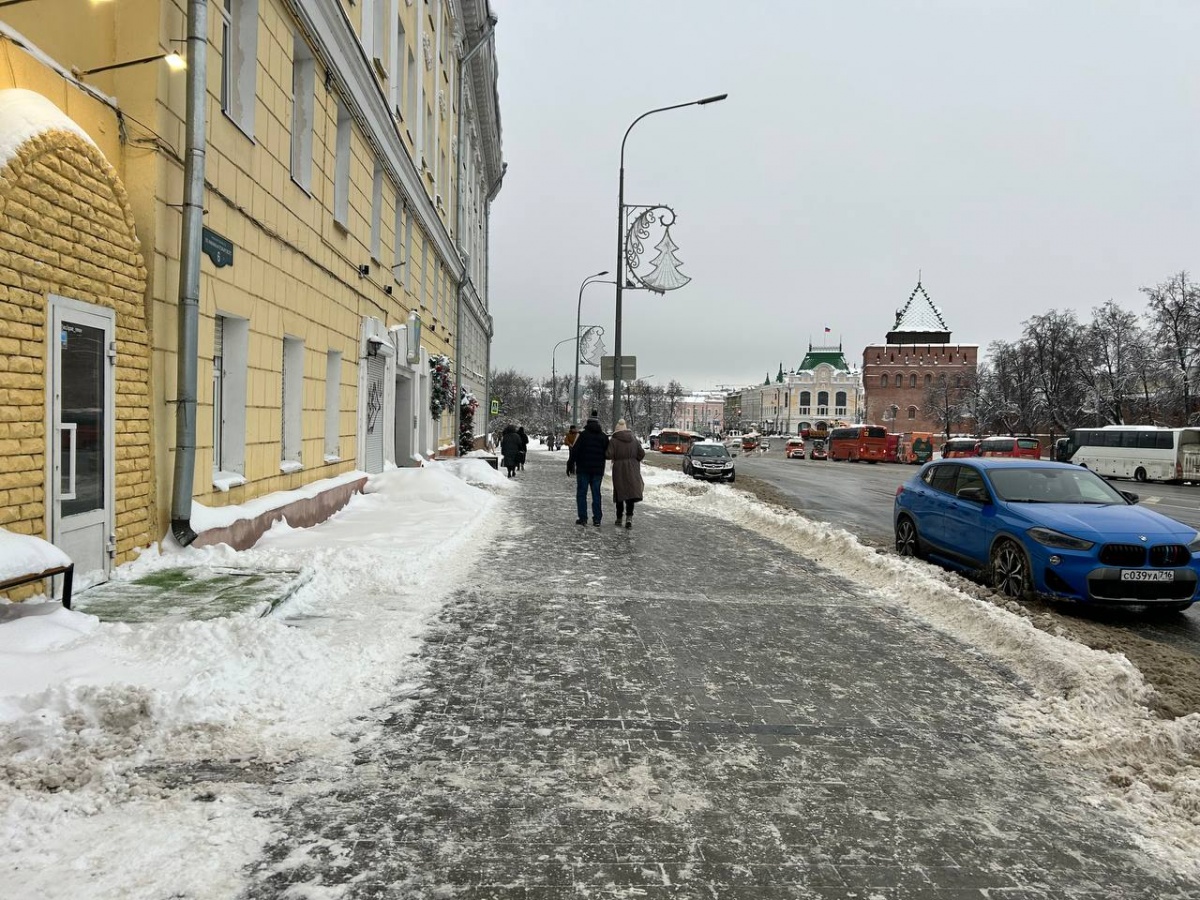 Утонули в сугробах: фоторепортаж с улиц Нижнего Новгорода после снежного апокалипсиса - фото 33