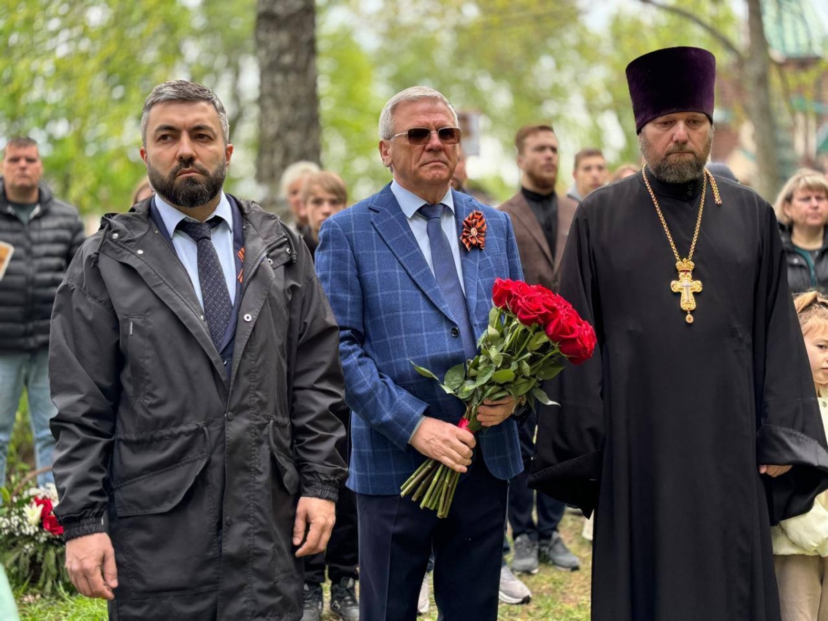 Евгений Люлин принял участие в митинге в честь 80-летия Победы - фото 1