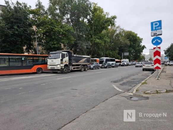 Огромная пробка образовалась из-за ДТП на площади Лядова - фото 7