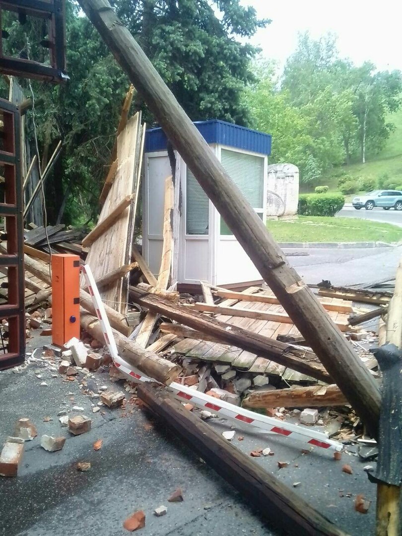 Нижний новгород буря. Ураган в Нижнем Новгороде. Ураган в Нижегородской области 30.05.2018. Ураган в Нижнем Новгороде май 2018. Смерч в Приволжье.