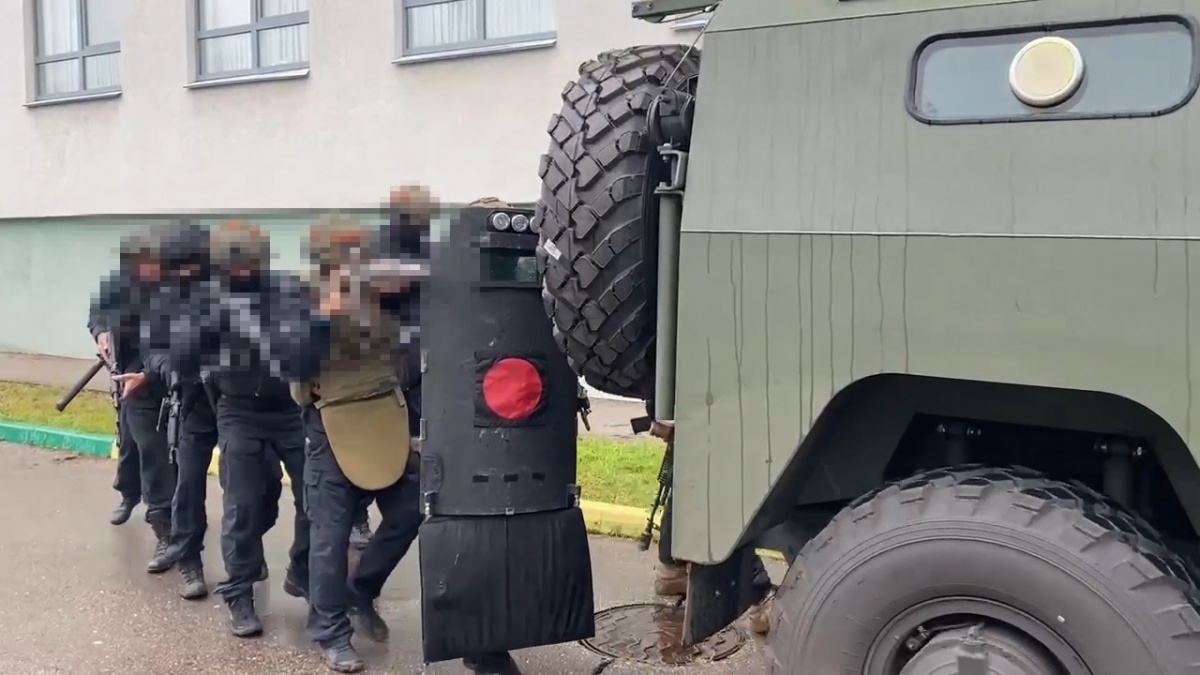 Операцию по спасению заложников от условных террористов провели в Сормове - фото 1