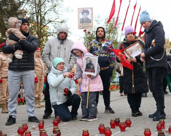 700 свечей зажгли дзержинцы в память о героях Великой Отечественной войны - фото 1