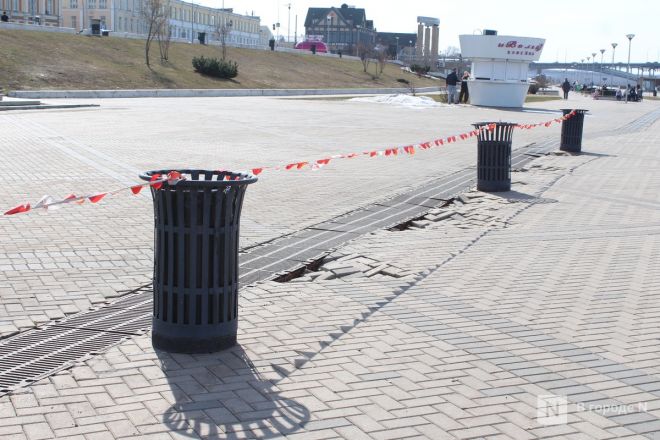 Трещит по швам: как выглядит центр Нижнего Новгорода после аномальной зимы — фоторепортаж - фото 144