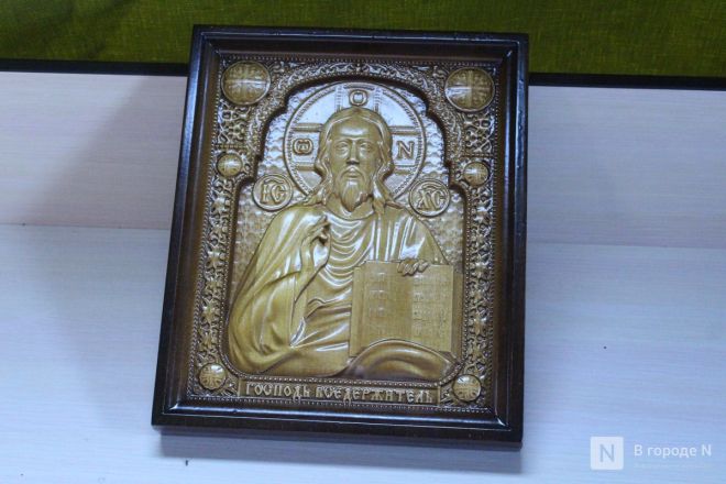 Танк-мангал и деревянные иконы: фоторепортаж с новой выставки от заключенных в Нижнем Новгороде - фото 119