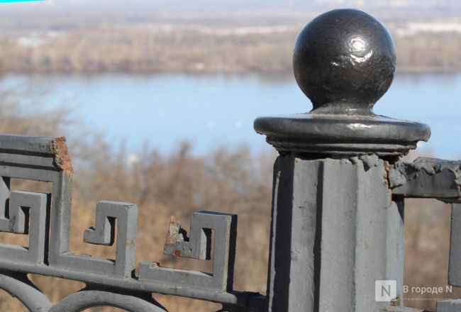Трещит по швам: как выглядит центр Нижнего Новгорода после аномальной зимы — фоторепортаж - фото 11