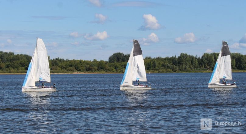 75 яхт и более 500 сапов вышли на Волгу в Нижнем Новгороде в День города - фото 74