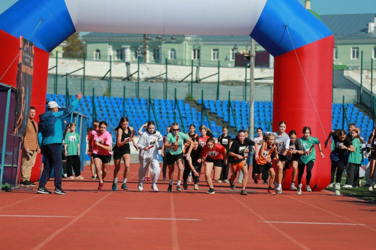 Около 300 человек поучаствовали в эстафете &laquo;Золотая осень&raquo; в Дзержинске - фото 1