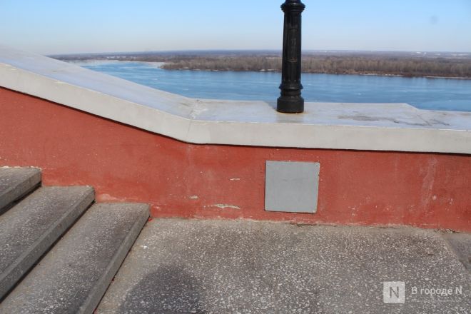 Трещит по швам: как выглядит центр Нижнего Новгорода после аномальной зимы — фоторепортаж - фото 68