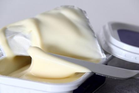 В Роскачестве рассказали, как отличить настоящий плавленый сыр от фальсификата
