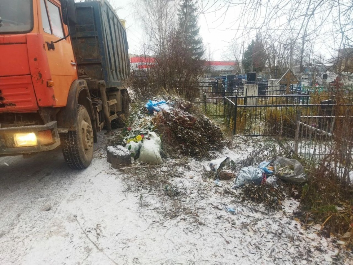 Мэр осудил жителей Арзамаса за оставленный на кладбищах мусор - фото 1