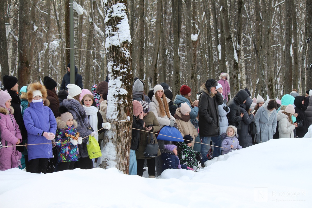 С блинами и в сугробах: как прошла Масленица в Нижнем Новгороде — фоторепортаж - фото 36