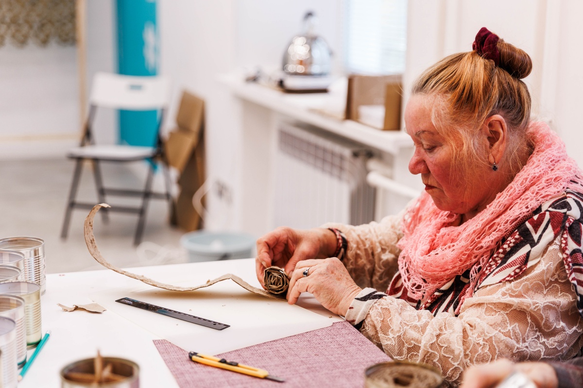 500 человек посетили мастер-классы соцучастковых по изготовлению окопных свечей - фото 2