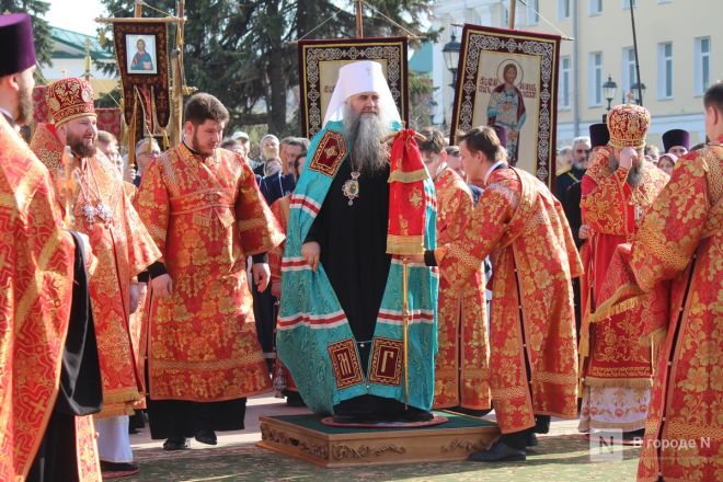 Фоторепортаж: как прошел пасхальный крестный ход в Нижнем Новгороде - фото 55