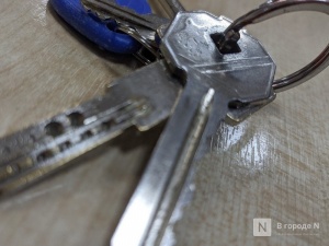 Нижегородская семья переехала в новую квартиру из аварийного дома после вмешательства прокуратуры