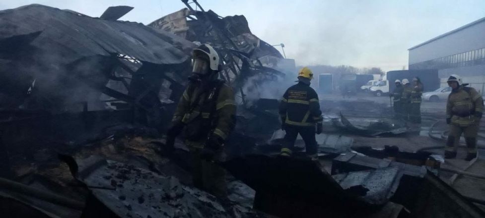 Склад площадью в 1400 квадратных метров загорелся в Автозаводском районе - фото 2