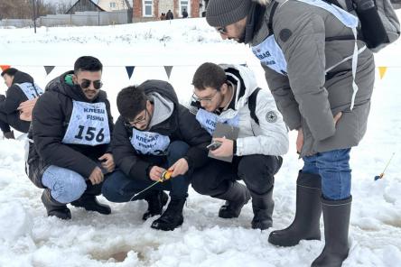 Студенты Мининского университета из Ирака, Сирии, Египта освоили зимнюю рыбалку