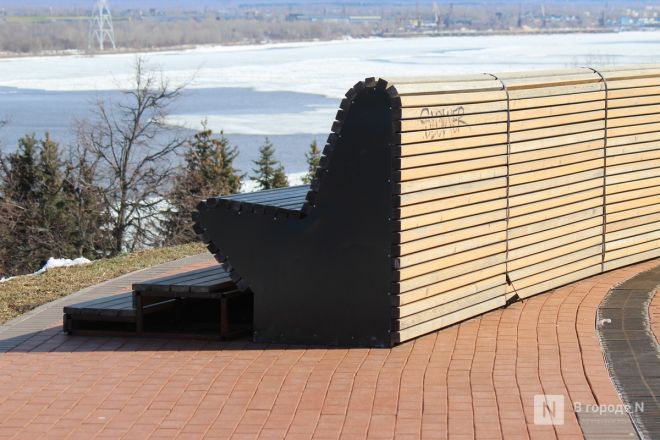 Ржавые урны и разбитая плитка: как пережили зиму знаковые места Нижнего Новгорода - фото 57