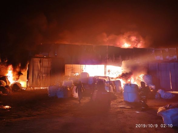 Крупный пожар площадью 600 квадратных метров произошел на складе в Канавинском районе - фото 3