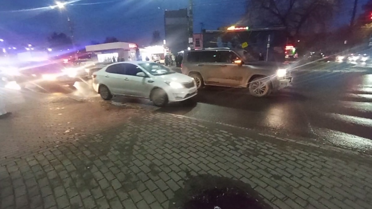 Водитель на иномарке сбил девочку-подростка на &laquo;зебре&raquo; в Нижнем Новгороде - фото 1