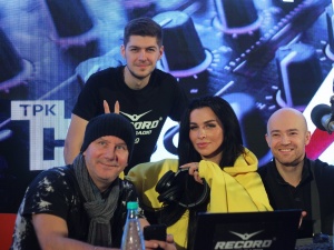 Слушай радио на 100.9 FM. Смотри радио в ТРК «Небо»