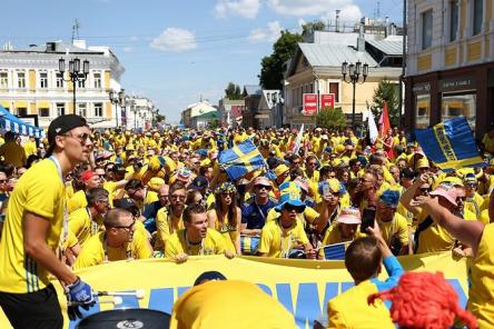 Шведские болельщики с размахом отпраздновали победу в Нижнем Новгороде (ВИДЕО)