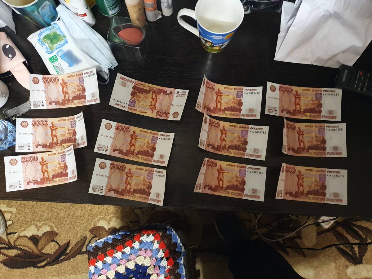 Москвичи пытались расплатиться фальшивыми купюрами в магазине Дзержинска - фото 1