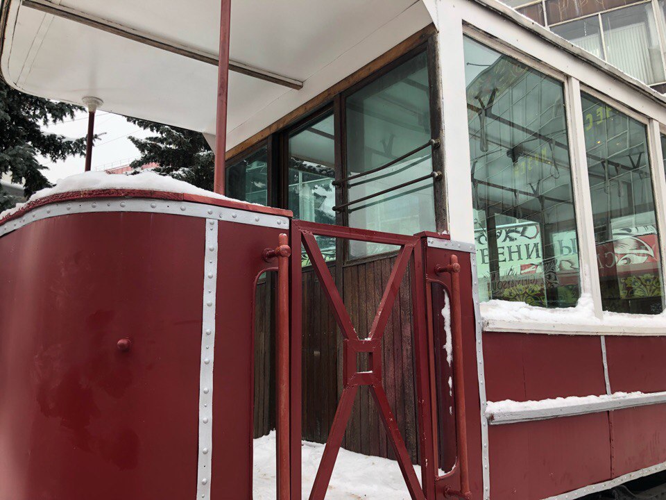 На Большой Покровской установили трамвайный вагон XIX века (ФОТО) - фото 3
