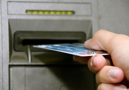 Подросток украл деньги с банковской карты соседа-инвалида в Сокольском районе