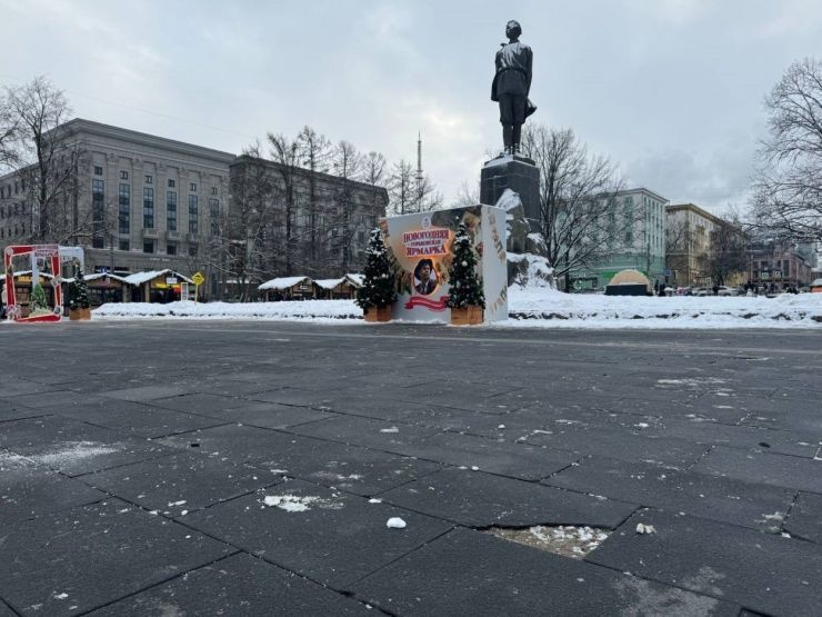 Плитка на площади Горького в Нижнем Новгороде снова разваливается - фото 1