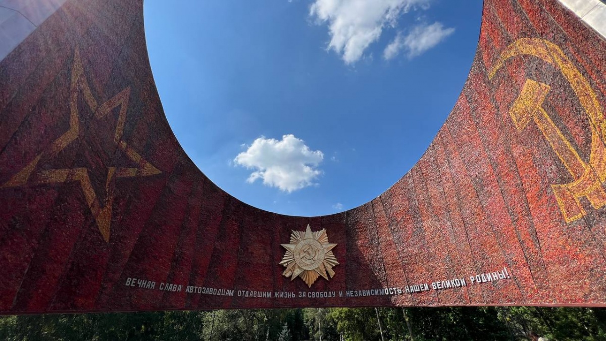 Реставрацию монумента Славы в Автозаводском районе завершили раньше срока - фото 1